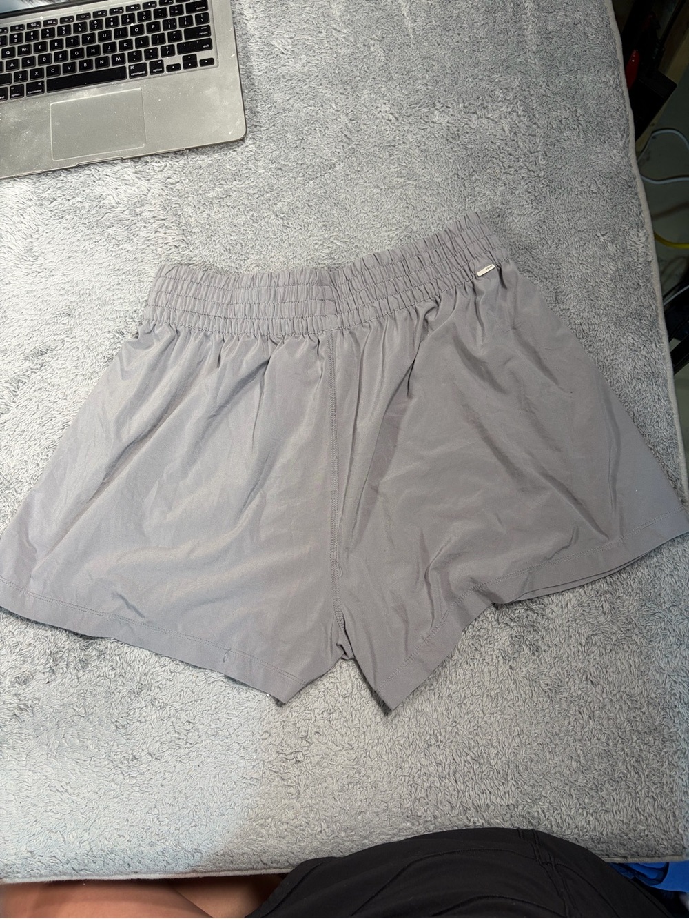 Vuori Light Gray Women's Elastic Waist Shorts large - Picture 5 of 13
